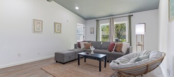 The Fern Retreat - 3 Bedroom Duplex South Tulsa