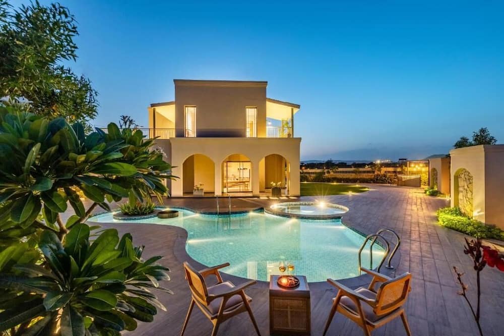 Elivaas Villa Fiorita Stuning 3BHK Villa