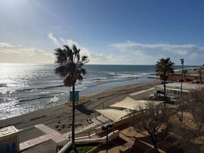 Beach - Seafront 2-bedroom apartment in Fuengirola, with a pool, and access to the beach (Fuengiorla)