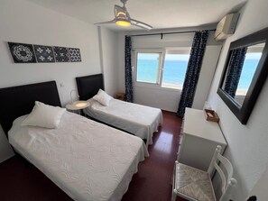 2 bedrooms, iron/ironing board, WiFi, bed sheets - Seafront 2-bedroom apartment in Fuengirola, with a pool, and access to the beach (Fuengiorla)