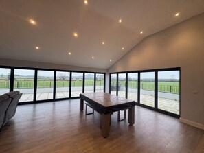 Interior - Stunning bungalow, wheelchair accessible, dog friendly, hot tub,  views (Glastonbury)