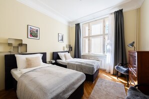 2 habitaciones, escritorio, tabla de planchar con plancha y wifi gratis 