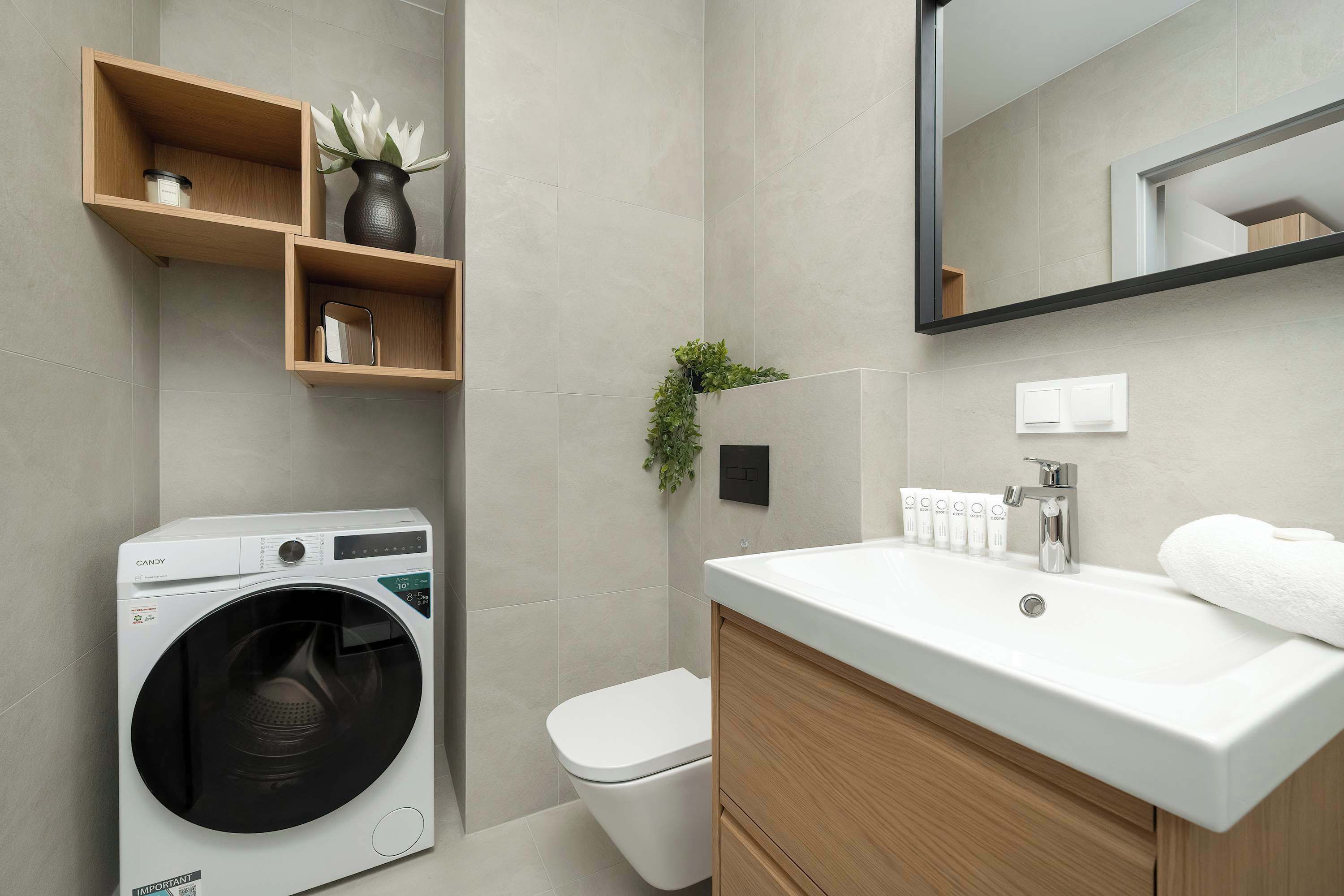 Shower, hair dryer, towels, shampoo