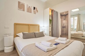 1 slaapkamer, een strijkplank/strijkijzer, wifi, beddengoed