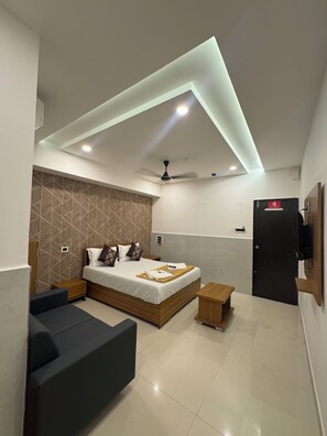 Deluxe Double Room, City View | In-room safe, desk, laptop workspace, free WiFi