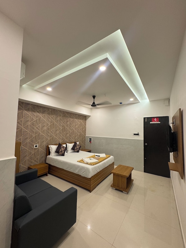 Deluxe Double Room, City View | In-room safe, desk, laptop workspace, free WiFi