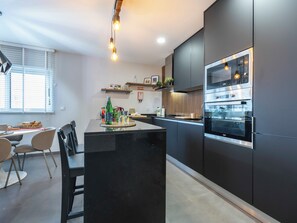 Fridge, microwave, oven, stovetop - Mare Azul - in the heart of Faro (Faro)