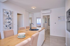 Private kitchen - Ray Holiday Apartment (Okrug Gornji)