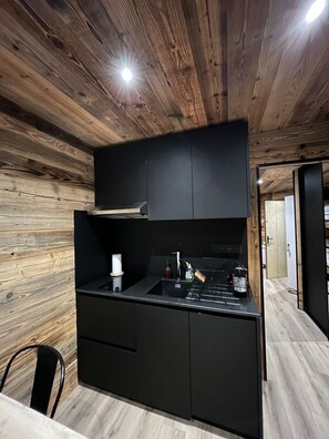 Private kitchen - Cosy, chalet-style family apartment. Start with skis on. Garage included (Huez)