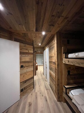 1 bedroom - Cosy, chalet-style family apartment. Start with skis on. Garage included (Huez)