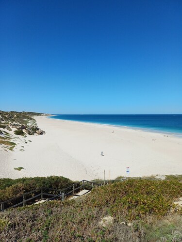 Welcome to your perfect coastal escape in the heart of Mindarie.