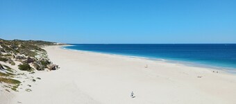 Welcome to your perfect coastal escape in the heart of Mindarie.