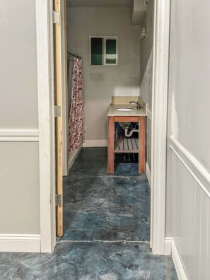 Bathroom - Crockett House (Crockett)