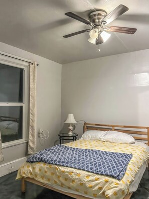 Room - Crockett House (Crockett)