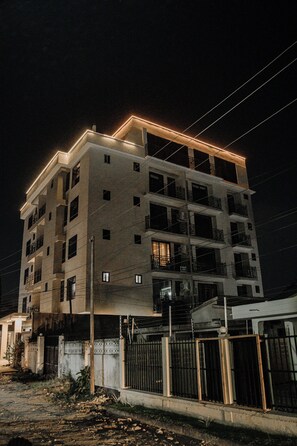 Exterior - Serene 2-bedroom apartment with AC in vibrant Dar es Salaam (Dar es Salaam)
