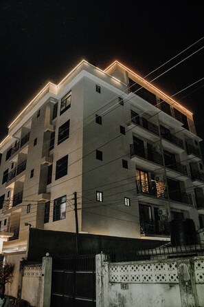 Exterior - Serene 2-bedroom apartment with AC in vibrant Dar es Salaam (Dar es Salaam)