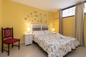 Bügeleisen/Bügelbrett, Reisekinderbett, kostenloses WLAN, Bettwäsche