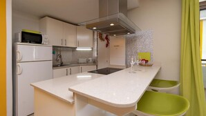 A compact kitchen with a microwave, toaster, sink, and a glass partition. - Summerland 5 - 1 bedroom with terrace and pool view (Los Cristianos)