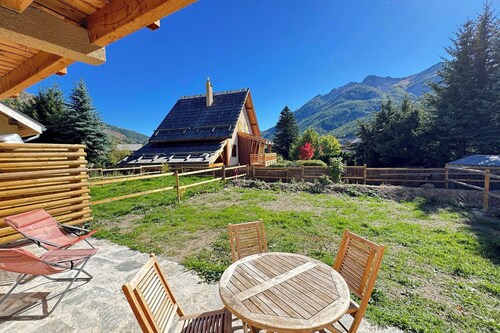T3 for 6, sunny with garden and mountain view
