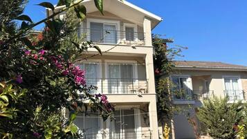 House, Multiple Bedrooms, Patio | Exterior