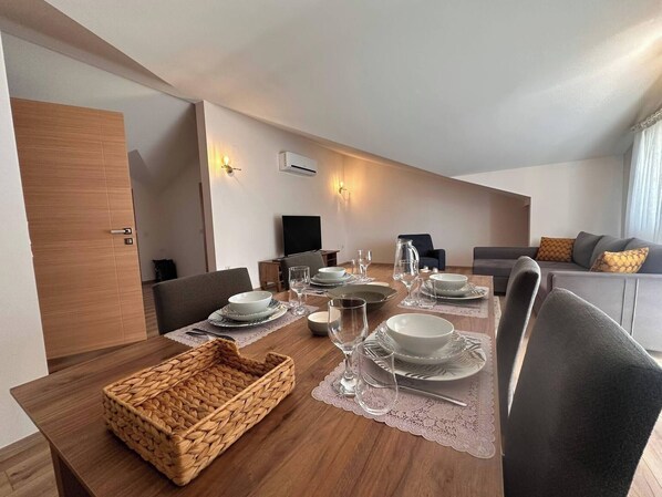 House, Multiple Bedrooms, Patio | Dining