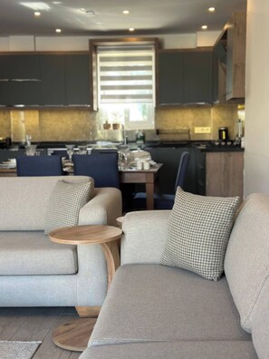 Casa, varias habitaciones, patio | Interior