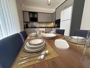 Casa, varias habitaciones, patio | Comedor