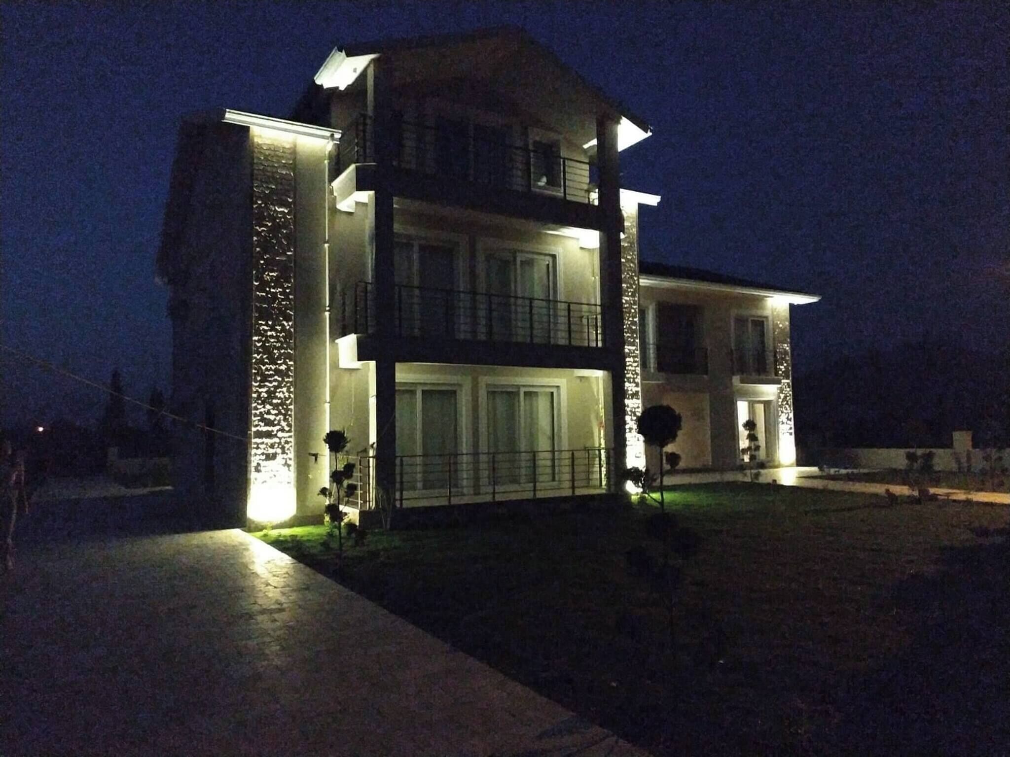 Rumah, beberapa kamar, patio | Eksterior