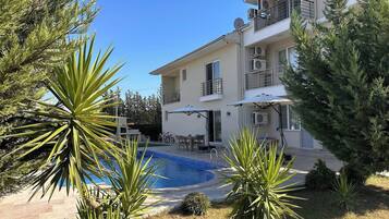 House, Multiple Bedrooms, Patio | Exterior
