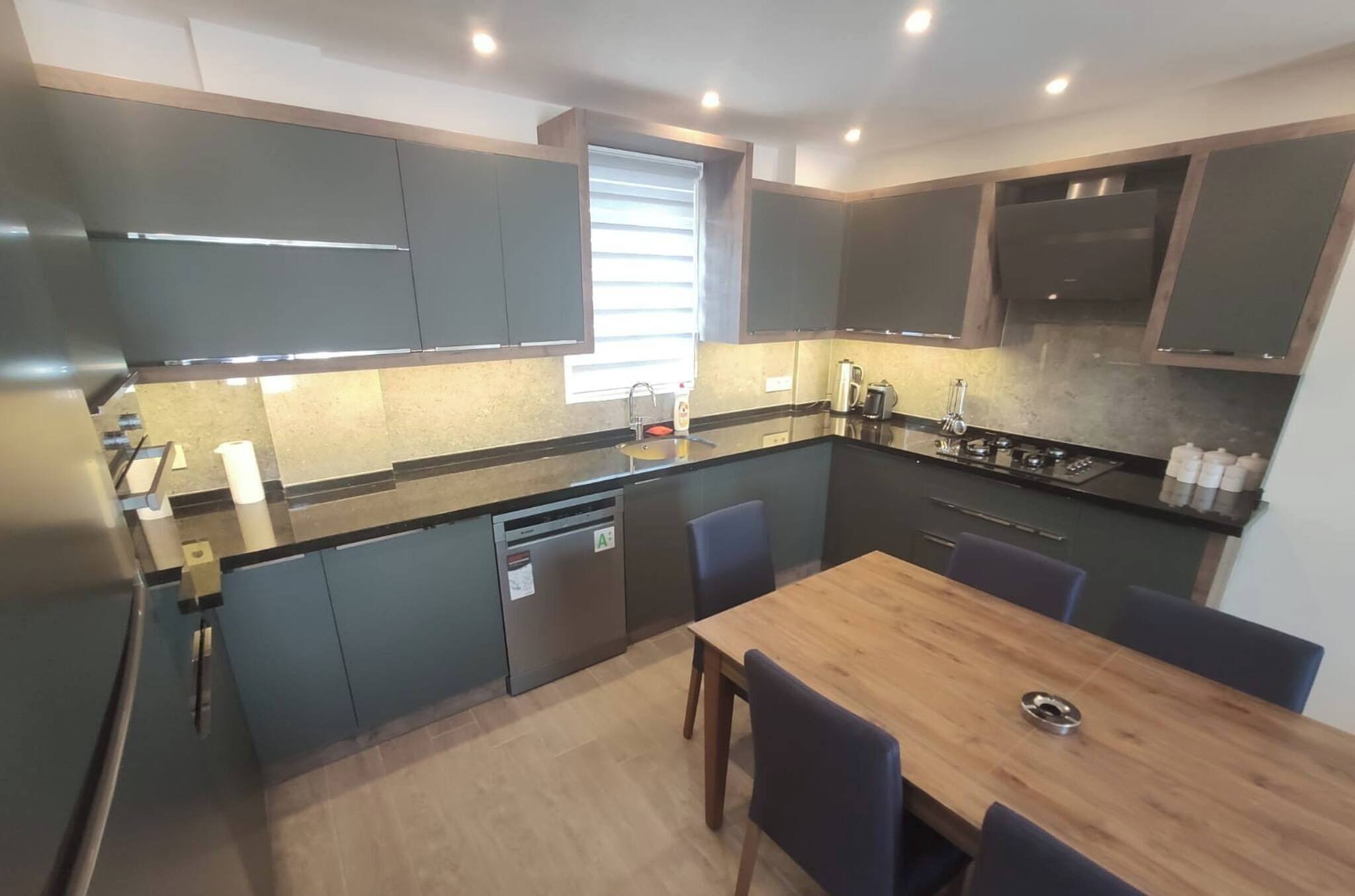 Rumah, beberapa kamar, patio | Interior