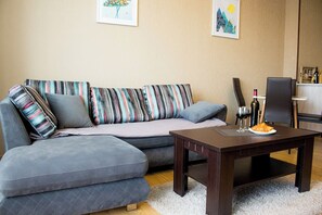 Living area - Marvelous 1-bedroom apartment with AC in vibrant T'bilisi Saburtalo (T'bilisi)
