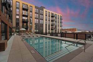 Outdoor pool, a heated pool - Downtown Salt Lake City Luxury Retreat - Pool, Sauna, and Parking (Salt Lake City)