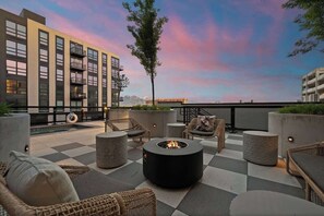 Terrace/patio - Downtown Salt Lake City Modern Retreat - Views + Pool + Sauna (Salt Lake City)