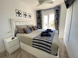 1 bedroom, WiFi, bed sheets - LaZenia-Holiday | Apartment by the sea, with balcony and pool | Costa Blanca (Orihuela)
