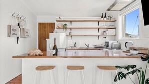 Fridge, oven, stovetop, coffee/tea maker - Beachfront Apartment @ Apollo (Apollo Bay)