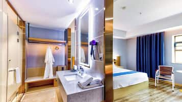 Superior Room, City View | Bathroom