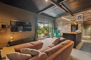 Smart TV - The Midnight Hideaway (North Beach)