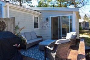 Terrace/patio - Charming, pristine 2-bedroom beach cottage in Dennis Port! (Dennisport)