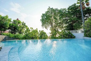 Pool - Luxury 2BR Sea View Apartment with Private Lift and Free Parking (Pattaya)