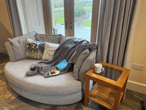 TV, fireplace - Stunning Farmhouse with original features, hot tub, pool table, pets x3 (Glastonbury)