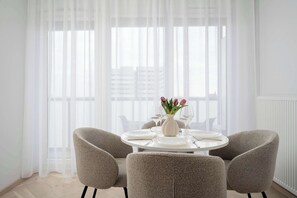Dining - Modern Apartment | Parking | View of the Oder River (Wrocław)
