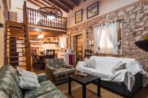 TV - 4 person villa with private pool (Llubi)