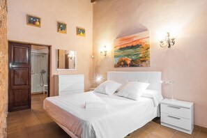 2 bedrooms, iron/ironing board, free WiFi, bed sheets - 4 person villa with private pool (Llubi)
