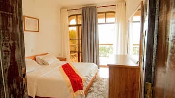 Standard Single Room, Patio, Lake View | Desk, blackout drapes, soundproofing, free WiFi