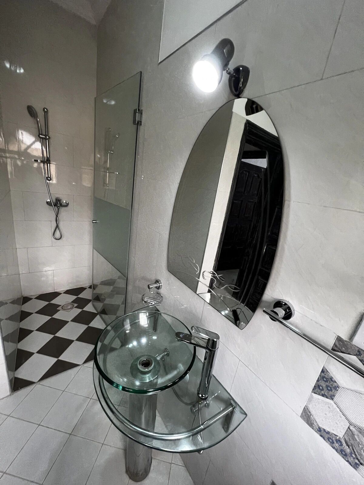 Standard Single Room, Patio, Lake View | Bathroom
