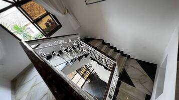 Deluxe Apartment, Balcony, Lake View | Interior