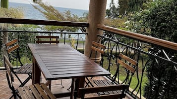 Deluxe Apartment, Balcony, Lake View | Outdoor dining