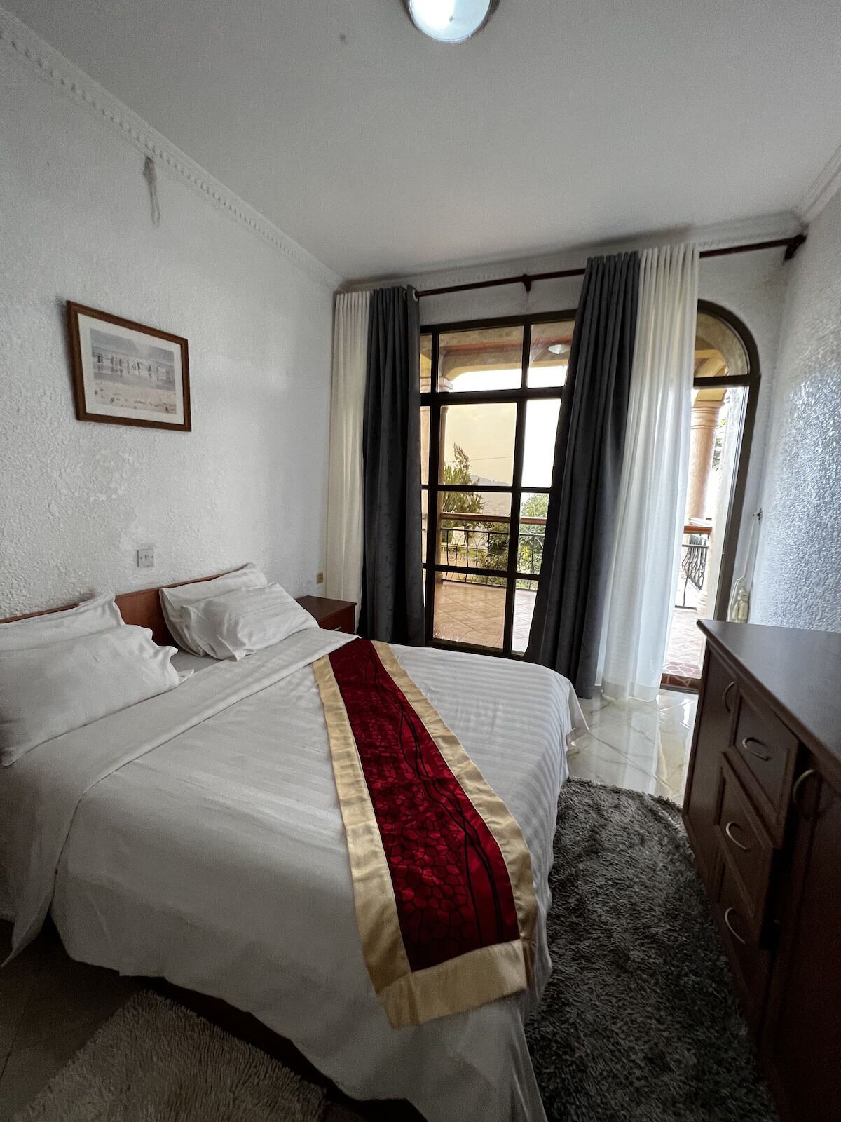 Departamento Deluxe, balcón, vista al lago | Escritorio, cortinas blackout, insonorización y wifi gratis 