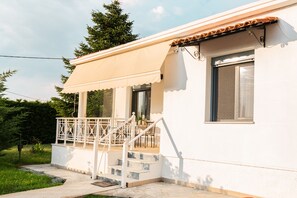 Exterior - Hebe's house | Cozy Village Escape Near Tripoli (Stadio)