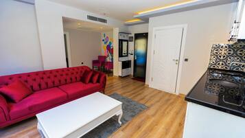 Suite clásica, balcón, vistas al río | Zona de estar